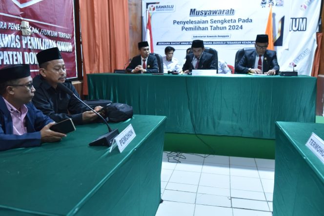 
					Suasana saat sidang sengketa pemilihan yang digelar di kantor Bawaslu Donggala pada Rabu (10/07/24). photo: netiz.id (akib).