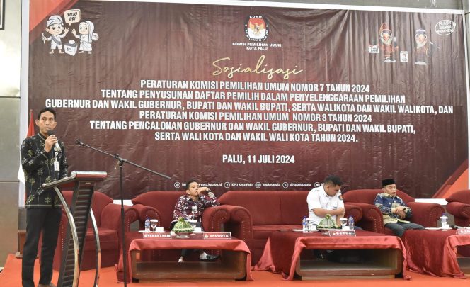 
					Ketua KPU Kota Palu, Idrus saat memberikan sambutan pada kegiatan sosialisasi di di Best Western Hotel Kota Palu pada Kamis (11/07/24). photo: netiz.id (akib_