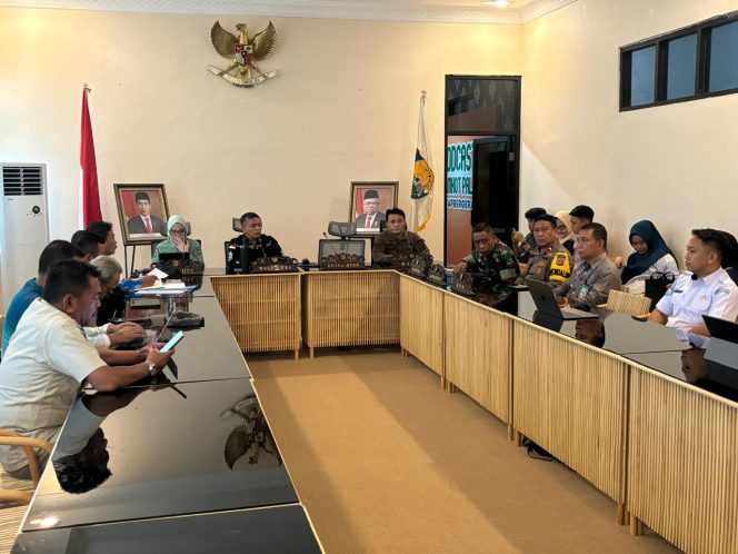 
					Wali Kota Palu, H. Hadianto Rasyid, memimpin langsung pertemuan bersama Unsur Forkopimda Kota Palu, pimpinan OPD terkait, dan pihak-pihak lainnya, pada Kamis, (11/07/24). Photo: jupe