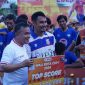 Suasana saat Wali Kota Palu, Hadianto Rasyid menuntup turnamen Wali kota Cup di Lapangan Sepak Bola Beringin Putra, Kelurahan Nunu, Kota Palu. pada Jum'at (12/07/24). photo: Iwan