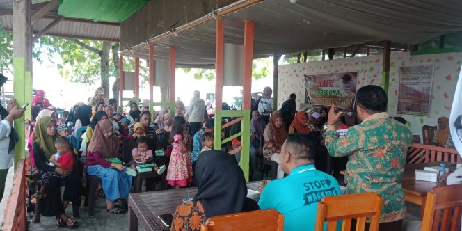 
					Sekretariat Dewan Perwakilan Rakyat Daerah (DPRD) Provinsi Sulawesi Tengah bersama PT Pelindo Group menyerahkan bantuan intervensi untuk bayi/balita stunting dan ibu hamil kurang energi kronik (KEK) di tiga desa di Kabupaten Sigi pada Kamis (11/07/24). photo: ist