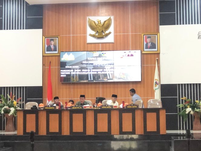 
					Rapat Paripurna di ruang sidang utama kantor DPRD Kota Palu. //FOTO:GINDA