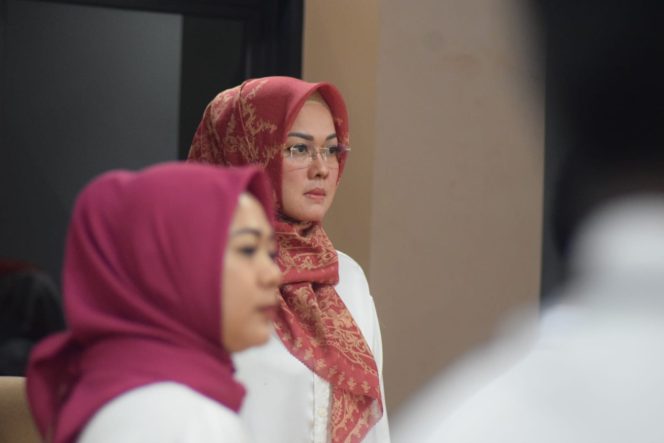 
					Hj. Diah Puspita, kembali dilantik sebagai Ketua Umum Asosiasi Instruktur Aerobik dan Fitnes Indonesia (ASIAFI) Provinsi Sulawesi Tengah (Sulteng) untuk periode kedua, masa jabatan 2024-2028.  photo: imron 