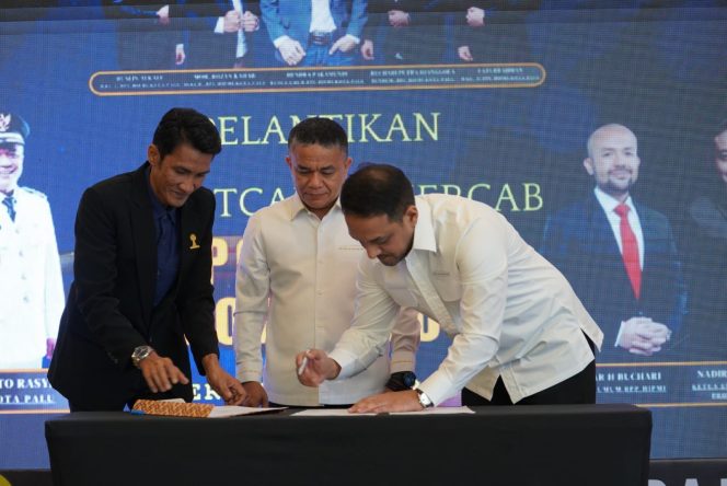 
					Wali Kota Palu, H. Hadianto Rasyid menghadiri pelantikan Badan Pengurus Cabang (BPC) Himpunan Pengusaha Muda Indonesia (HIPMI) Kota Palu Periode 2024-2027 pada Minggu (21/07/24). photo: iwan