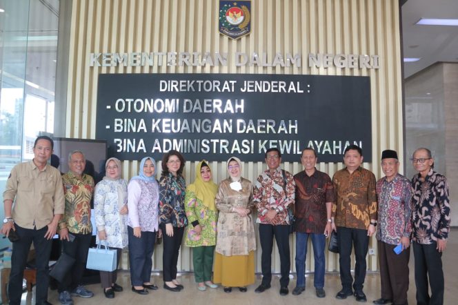 
					kunjungan Pansus I DPRD Sulteng ke Kementerian Dalam Negeri (Kemendagri) pada Kamis (26/07/24),