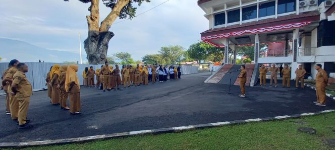 
					Suasana saat Wali Kota Palu, Hadianto Rasyid pimpin apel pagi pada Senin (26/08/24). Photo: ist