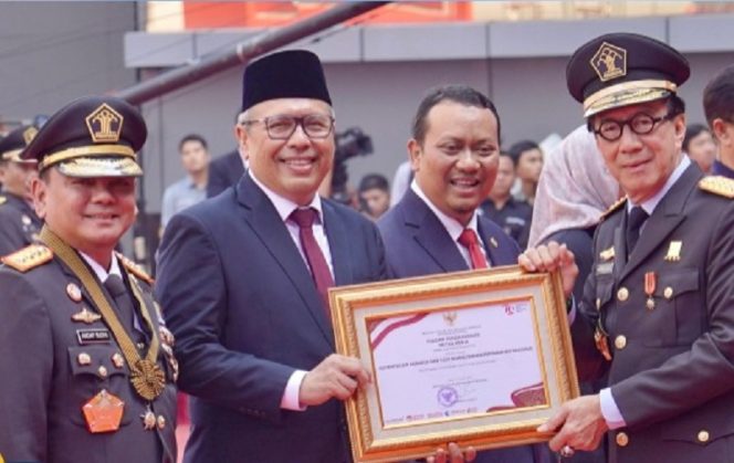 
					Penghargaan tersebut diserahkan dalam upacara Hari Pengayoman ke-79 yang digelar pada Senin, (19/08/24), di Lapangan Kementerian Hukum dan HAM, Jakarta. photo: ist