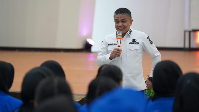 
					Wali Kota Palu, H. Hadianto Rasyid, menjadi sebagai narasumber dalam kegiatan Pengenalan Kehidupan Kampus bagi Mahasiswa Baru (PKKMB) di Universitas Tadulako, Kota Palu, pada Jumat (23/08/24). photo: Jupe
