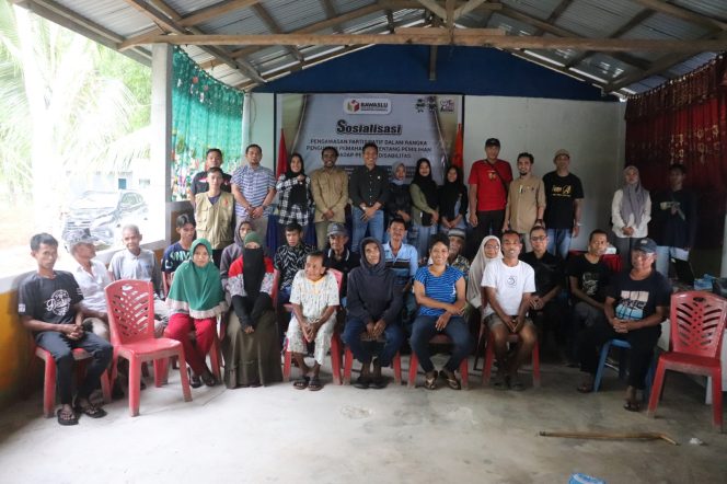 
					Suasana jajaran Bawaslu Donggala bersama pemilih Disabilitas. photo: ist