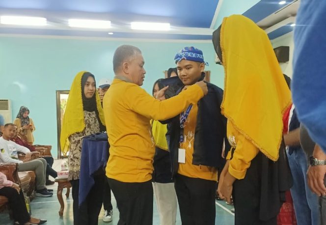 
					Wali Kota Palu Hadianto Rasyid saat mengukuhkan pengurus forum anak periode 2024-2026 forum anak Nosarara Kota Palu. photo: GINDA