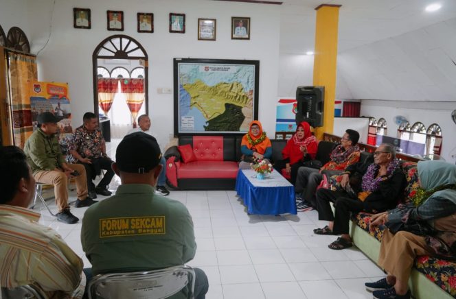 
					Komisi I DPRD Provinsi Sulawesi Tengah . photo: Humpro DPRD Sulteng. 