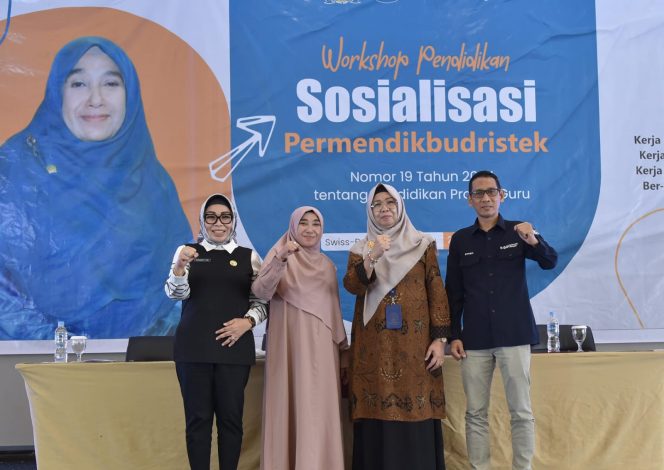 
					Kadisdik Sulteng, Yudiawati Vidiana bersama Anggota DPR RI, Sakinah Aljufri, perwakilan dari Balai Guru Penggerak. photo: netiz.id (Akib).