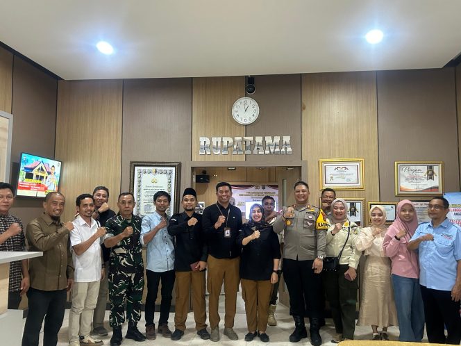 
					Saat Ketua Bawaslu Donggala. Abdul Salim menghadiri Apel Gelar Pasukan Operasi Mantap Praja Tinombala 2024 pada Rabu (28/08/24). photo: ist