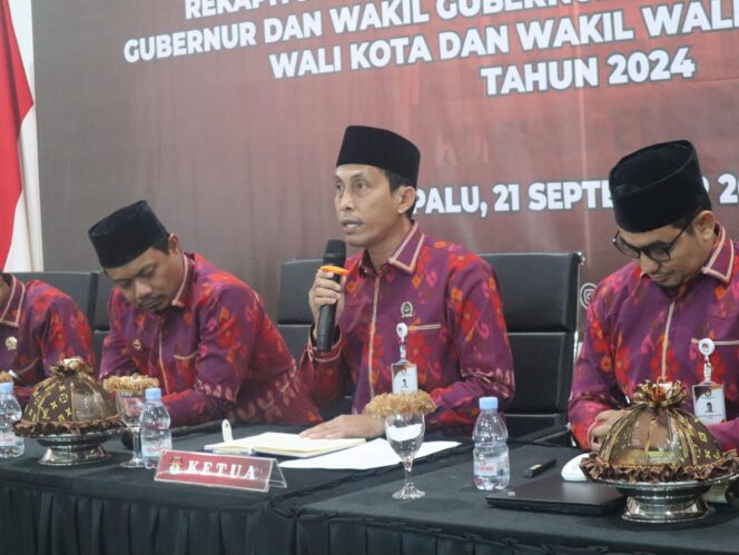 
					Ketua KPU Kota Palu, Idrus didampingi Komisioner KPU Kota Palu. Photo: Kpu Kota Pau