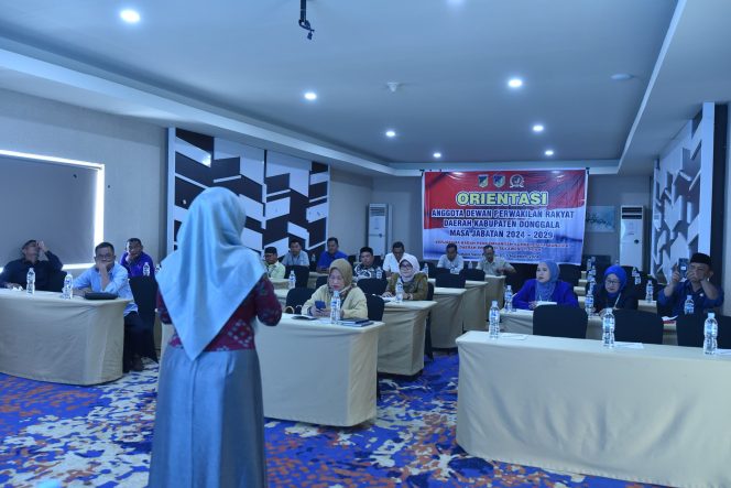 
					Suasana saat 35 Anleg DPRD Donggala periode 2024-2029 menerima materi pada hari kedua. Photo: netiz.id