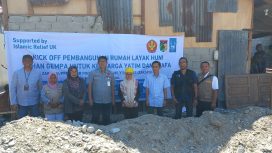 Suasana saat Sekkot Palu, Irmayanti Pettalolo menghadiri peletakan batu pertama pembangunan rumah bagi keluarga yatim miskin dan keluarga miskin ekstrem pada Jumat (06/09/24). Photo: Jufri