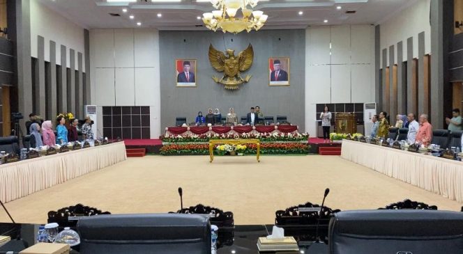 
					Suasana saat Rapat Paripurna DPRD Sulteng dengan agenda penetapan APBD 2025. photo: netiz.id (Akib)