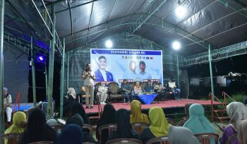 Calon Bupati Donggala, Moh Yasin dalam acara silaturahmi Calon Gubernur dan Wakil Gubernur Sulawesi Tengah bersama ketua DPW NasDem Sulteng, Dr. Nilam Sari Lawira yang diadakan di Desa Wani 2, Kecamatan Tanantovea, pada Jumat malam (06/09/24). photo: netiz.id (Akib)