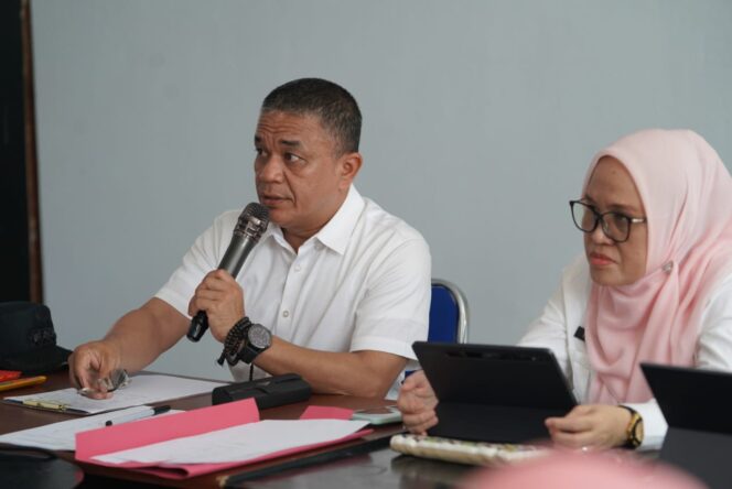 
					Wali Kota Palu, Hadianto Rasyid didampingi Sekretaris Daerah Kota Palu, Irmayanti Pettalolo saat melakukan kunjungan pada OPD Pemerintah Kota Palu. //FOTO:IWAN 