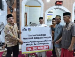 Pj Bupati Donggala Serahkan Hibah Rp 200 Juta untuk Pembangunan Menara Masjid Raya