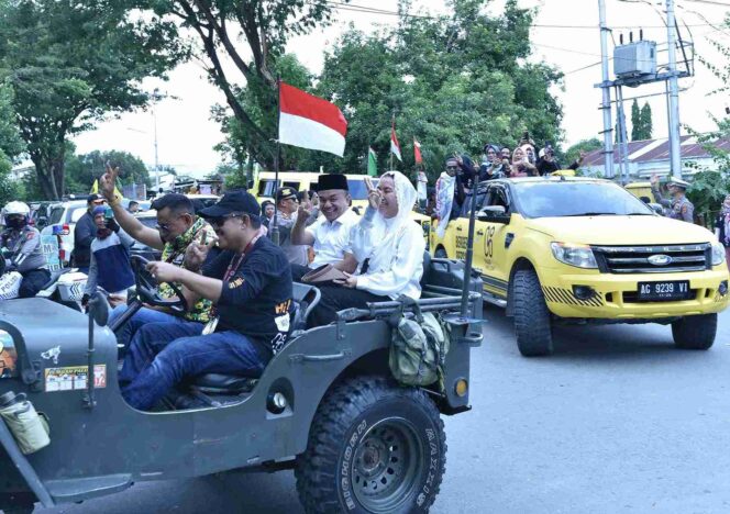 
					Paslon  nomor urut 2, (Hadianto Rasyid - Imelda Liliana) bersama relawan dan simpatisan saat melakukan konvoi. FOTO: netiz.id (Akib).