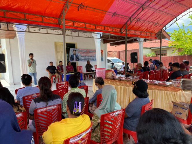 
					Anggota DPRD Kota Palu, Rienhard Vester Tamma, saat kegiatan reses Caturwulan III Tahun Sidang 2024 pada Kamis (31/10/24). FOTO: netiz.id (Akib)
