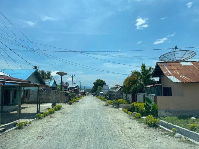 
					Kondisi Jalan Desa Wombo Kalonggo. FOTO: netiz.id (Akib).