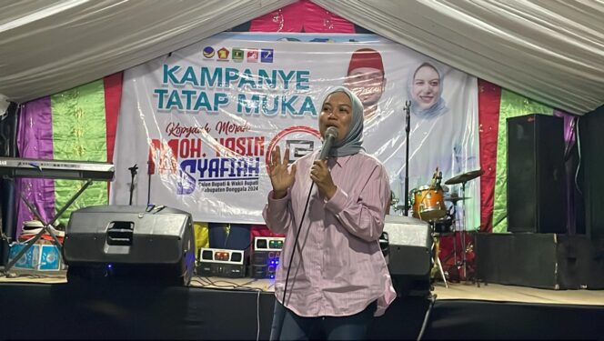 
					Calon wakil Bupati Donggala, Syafiah Basir dalam acara kampanye tatap muka di Labuan.  //FOTO:GINDA 