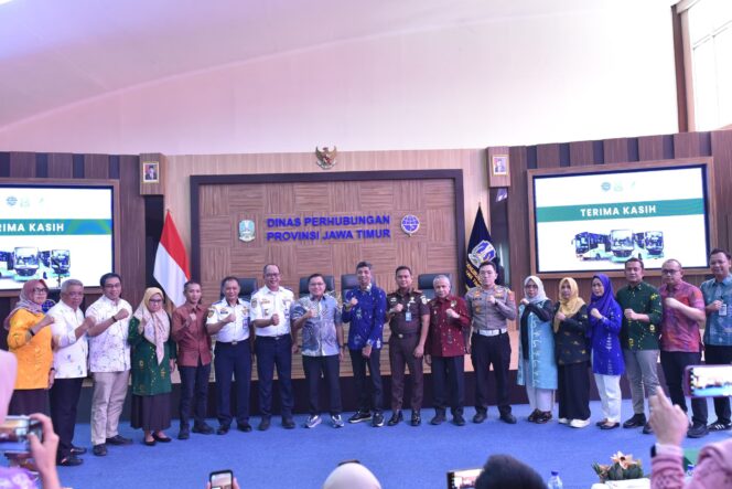 
					Rombongan Pemda Donggala saat study tiru di DIshub Provinsi Jawa Timur. FOTO: netiz.id (Akib).