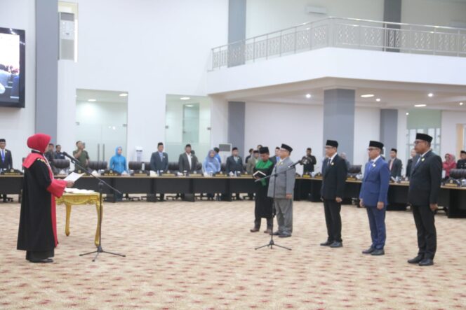 
					Anggota DPRD Provinsi Sulawesi Tengah, Ambo Dalle, resmi dilantik sebagai Wakil Ketua III DPRD Provinsi Sulawesi Tengah untuk periode 2024-2029. FOTO: RAMADHAN