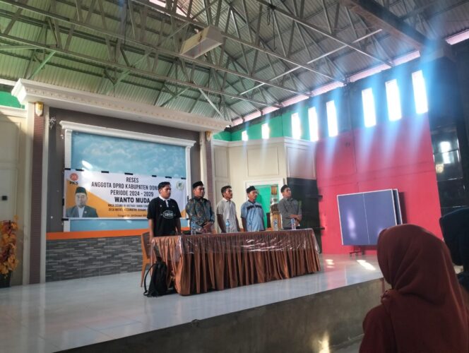 
					Anggota DPRD Kabupaten Donggala dari Fraksi PKS, Wanto Muda, menggelar reses atau jaring aspirasi warga pada Masa Sidang III tahun 2024. Kegiatan ini berlangsung di Desa Watatu, Kecamatan Banawa Selatan, pada Jumat, (25/10/24). FOTO:TIM