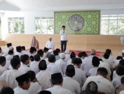 Anwar Hafid Berikan Motivasi kepada Santri di Pondok Pesantren Daarul Hikmah