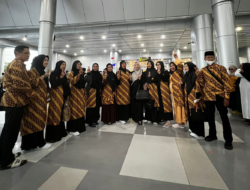 Cagub Anwar Hafid Memberangkatkan 12 Jamaah Umroh Sebagai Bentuk Apresiasi kepada Masyarakat