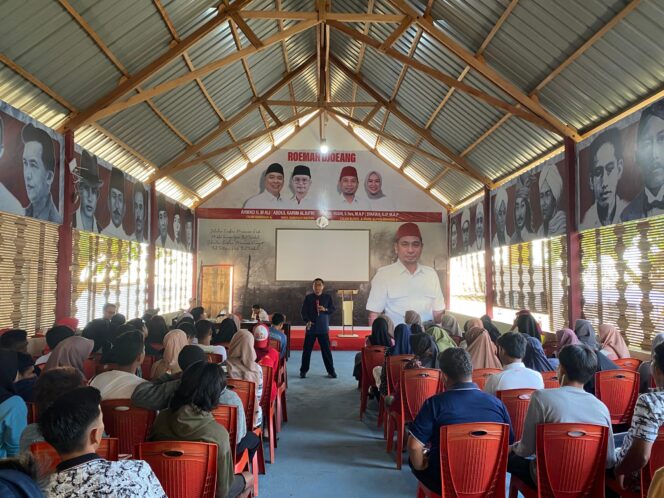 
					Pertemuan Generasi Z Donggala bersama calon Bupati Moh Yasin di Rumah Juang Desa Enu. //FOTO:Ist
