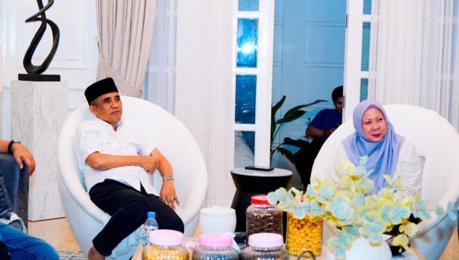 
					Pasangan calon Gubernur dan Wakil Gubernur Sulawesi Tengah nomor urut 2, Anwar Hafid dan dr. Reny Lamadjido. FOTO: TIM