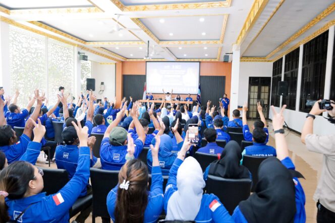 
					kader dan struktur Demokrat Kota Palu bersama calon Gubernur Sulteng, Anwar Hafid. FOTO: TIM