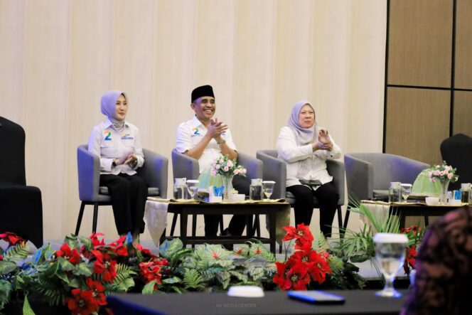 
					Pasangan calon Gubernur dan Wakil Gubernur Sulawesi Tengah nomor urut 2, Dr. Anwar Hafid dan dr. Reny A Lamadjido, FOTO: TIM