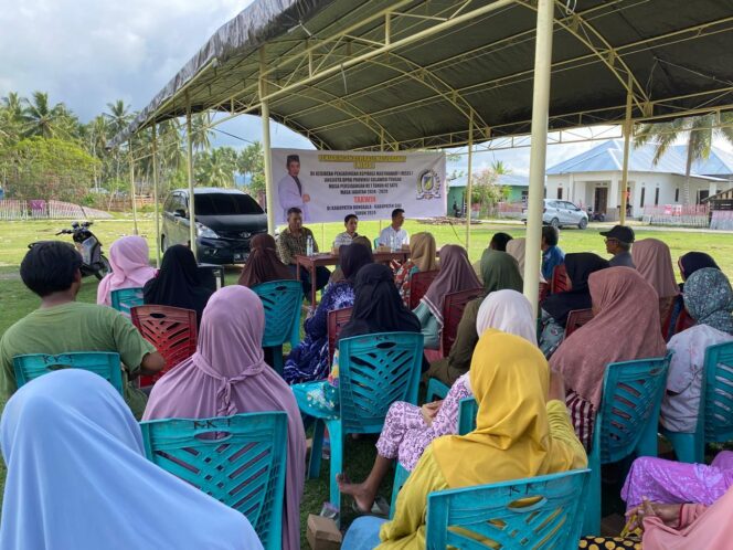
					Anggota DPRD Provinsi Sulawesi Tengah, Takwin, menerima aspirasi warga Desa Towale, Kecamatan Banawa Tengah, dalam kegiatan reses yang digelar pada Rabu (06/11/24). FOTO: netiz.id (Akib).