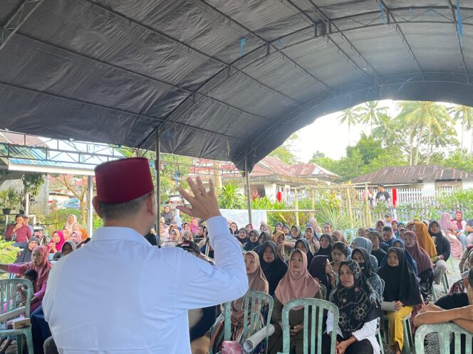 
					Kampanye tatap muka Calon Bupati Donggala Nomor Urut 5, Yasin-Syafiah di Desa Tamarenja Kec Sindue Tobata. //FOTO:Ginda
