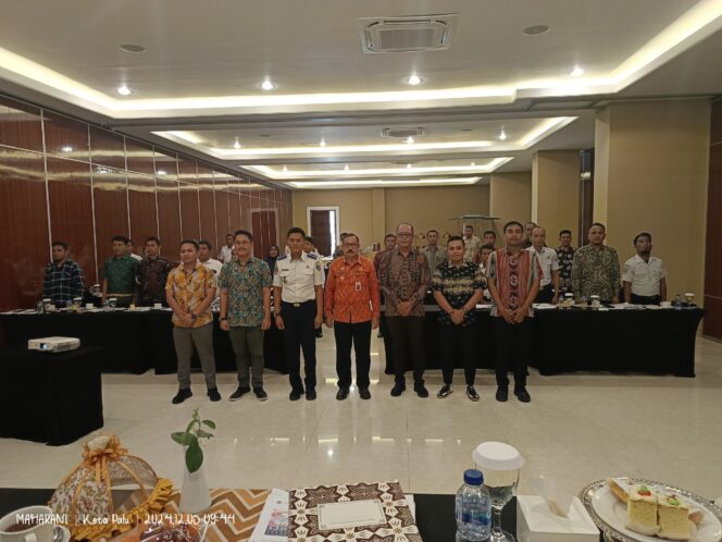 
					Pemerintah Kabupaten Donggala melalui Dinas Perhubungan menggelar Bimbingan Teknis Pengoperasian Angkutan Umum bagi Petugas Pelayanan Trans Donggala dan Angkutan Perkotaan (Feeder). Kegiatan yang berlangsung di Gedung Sriti, Kota Palu pada Kamis (05/12/24), FOTO: TIM