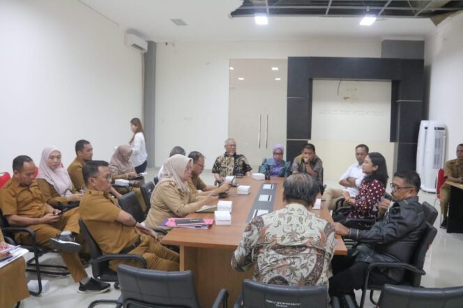 
					Komisi III DPRD Provinsi Sulawesi Tengah menggelar rapat perdana bersama mitra komisi setelah penetapan Alat Kelengkapan Dewan (AKD) untuk Periode 2024-2029. FOTO: RAMADHAN