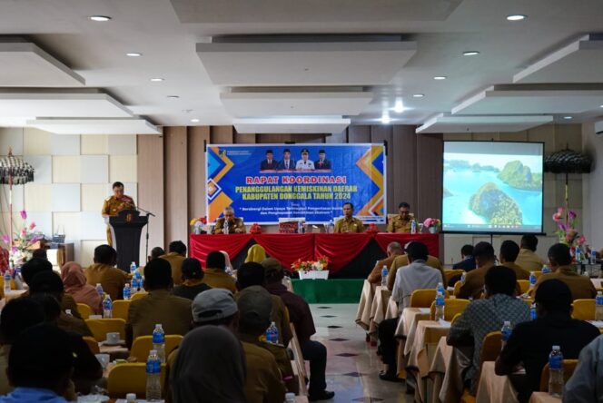 
					Pj Bupati Donggala, Moh Rifani saat menyampaikan sambutan pada acara Rakor Penanggulangan Kemiskinan Daerah Kabupaten Donggala Tahun 2024 yang dilaksanakan di Hotel Grand Duta, Palu, pada Senin (16/12/24). FOTO: netiz.id (Akib)