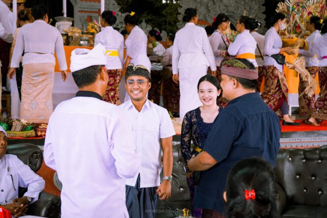 
					Fathur Razaq, tokoh masyarakat Sulawesi Tengah,  saat menghadiri upacara Metatah dan Melukat Gemana Massal. FOTO: TIM