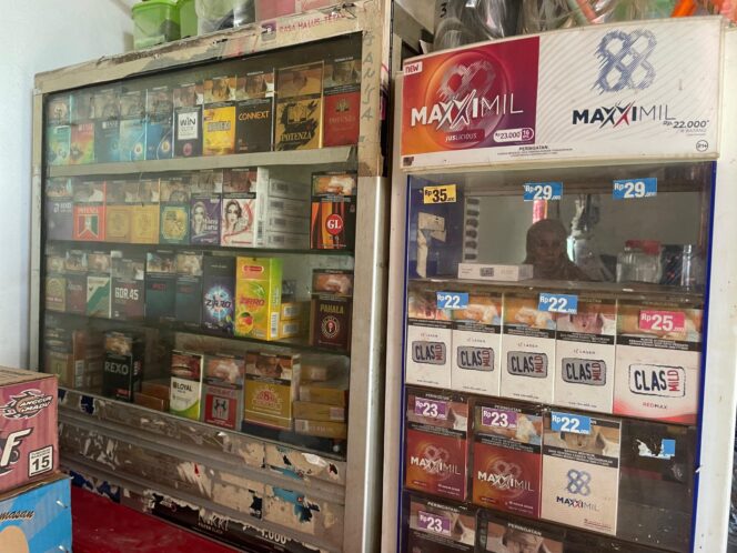 
					Etalase Rokok. FOTO: netiz.id (GINDA)