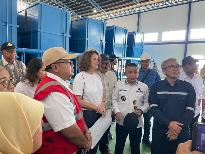 
					Peninjauan SPAM oleh pihak Bank Dunia didampingi Wali Kota Palu, H Hadianto Rasyid di Poboya. //FOTO:Ginda