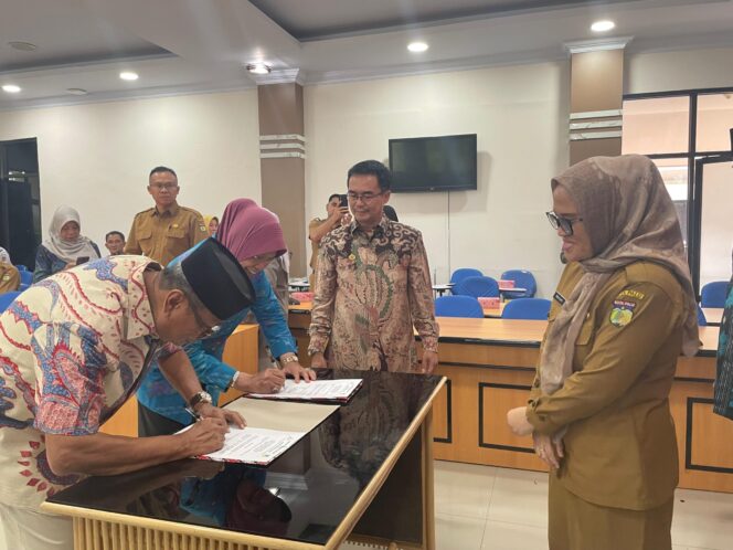 
					Pelantikan PPI cabang Kota Palu di ruang rapat bantaya.//FOTO:Ginda 