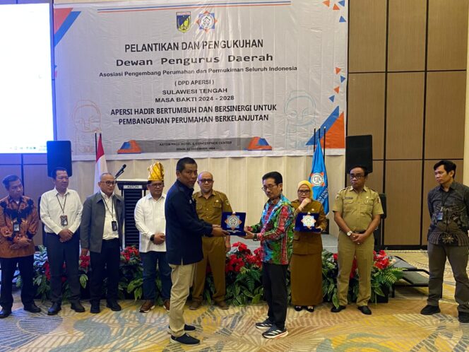 
					Anggota DPRD Provinsi Sulawesi Tengah, Ir. Elisa Bunga Allo, menghadiri pelantikan dan pengukuhan Dewan Pengurus Daerah (DPD) Asosiasi Pengembangan Perumahan dan Permukiman Seluruh Indonesia (APERSI) Sulawesi Tengah masa bakti 2024-2028. FOTO: Humas DPRD Sulteng