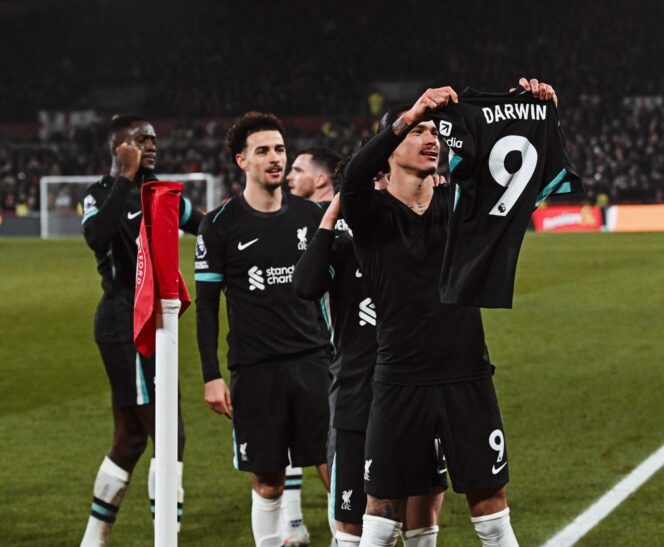 
					Pemian Liverpool, Darwin Nunez saat merayakan gol bersama rekannya. FOTO: X (Liverpool).