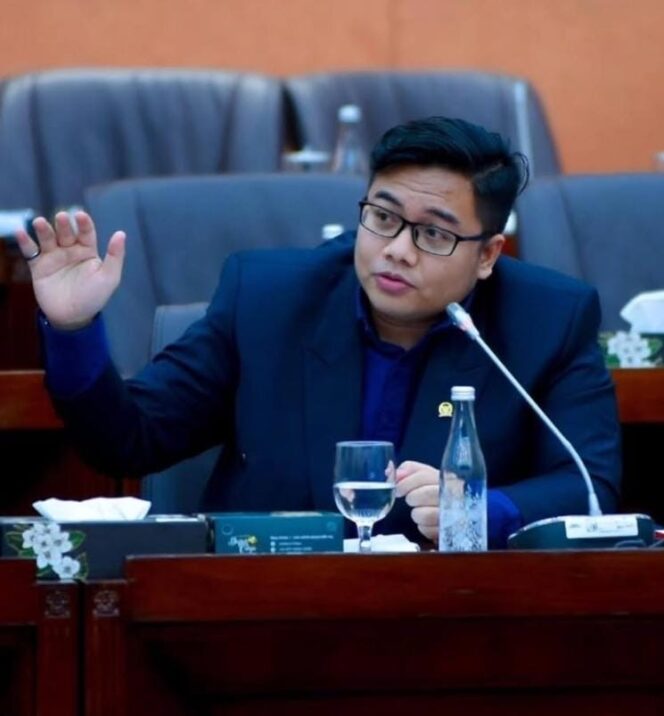 
					Ketua Umum DPP Gerakan Ekonomi Kreatif Nasional (GEKRAFS), Kawendra Lukistian, yang juga Anggota Dewan Perwakilan Rakyat Republik Indonesia. FOTO: TIM