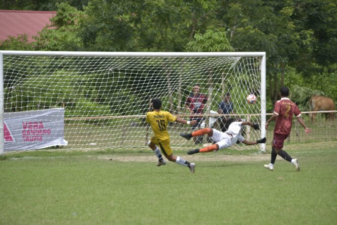 
					Saat pemain Persema Mepanga, Zikri mencetak gol setelah lolos dari jebakan offside. FOTO: netiz.id